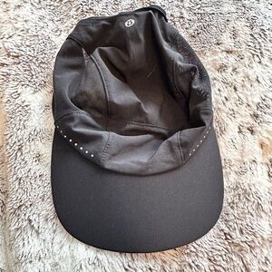 Women’s fast and free running hat